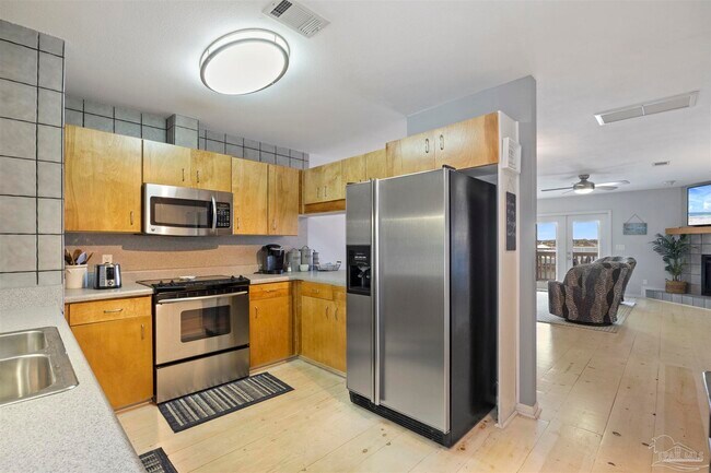 Building Photo - 14180 River Rd