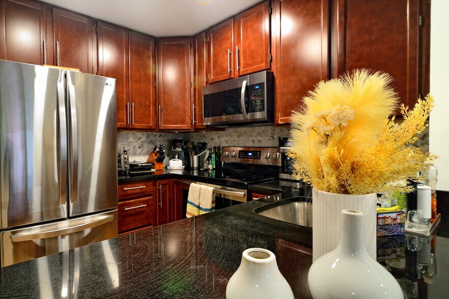 Building Photo - 1201 N St NW