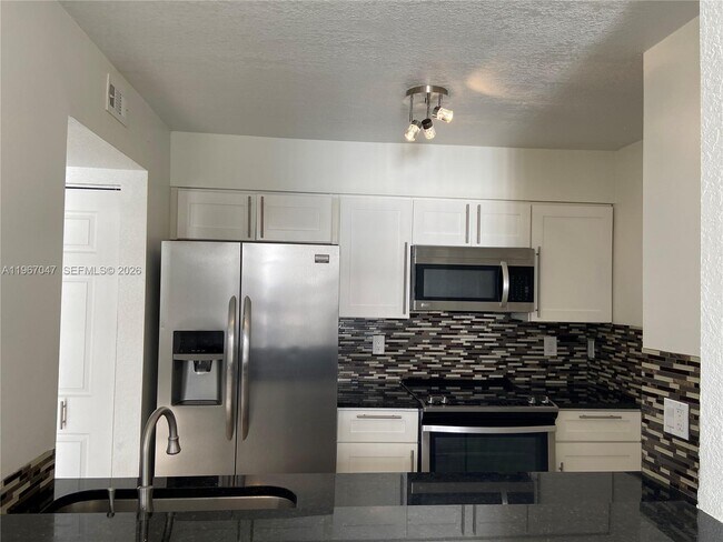 Building Photo - 2841 N Oakland Forest Dr