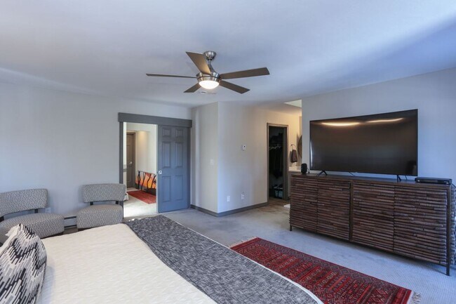 Building Photo - Beautiful 4 bed, 4 bath with garage in Fri...