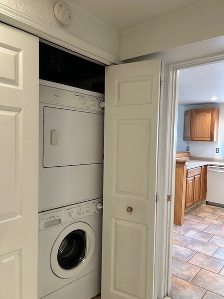 Washer and Dryer - 212 Carnahan Ave