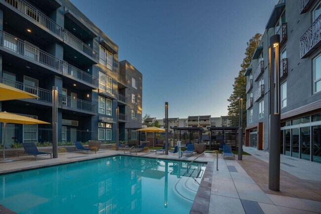 Building Photo - 398 Ortega Ave