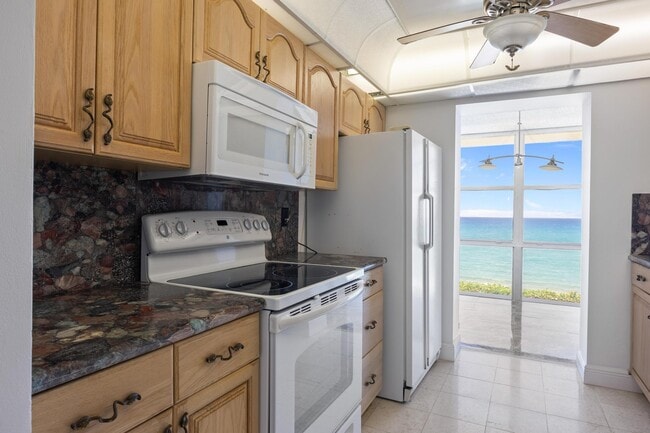 Building Photo - 3200 S Ocean Blvd