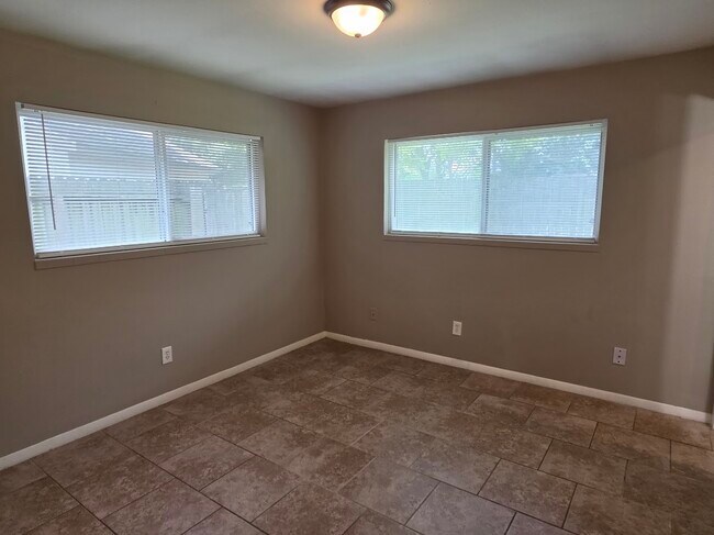Building Photo - 9007 Glen Shadow Dr