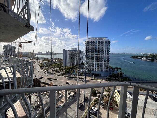 Building Photo - 7601 E Treasure Dr