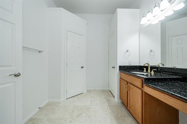 Building Photo - 910 Crater Lake Ct