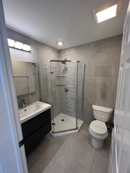 Bathroom 1 - 33 Sterling St