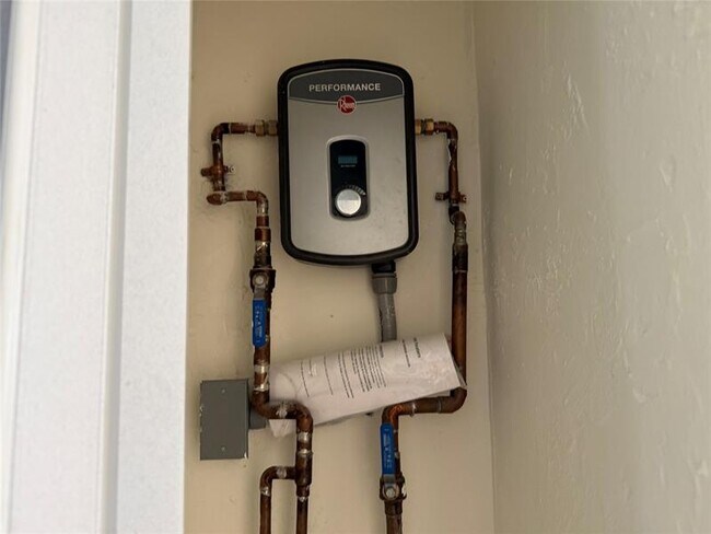 Building Photo - 2830 NW 15th Ct