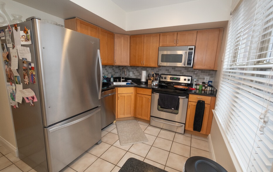 Kitchen - 1479 A St NE