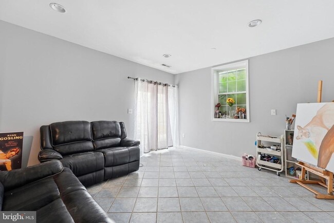 Building Photo - 1 Rivers Edge Terrace