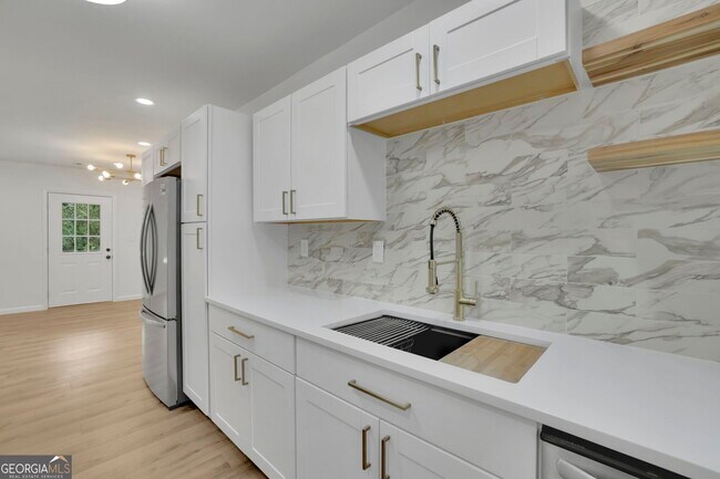 Building Photo - 808 S Park Dr