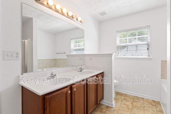 Building Photo - 16221 Farah Ct