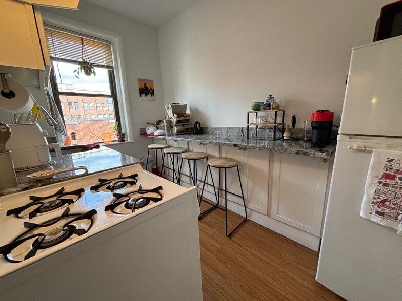 Building Photo - 19 Irving St