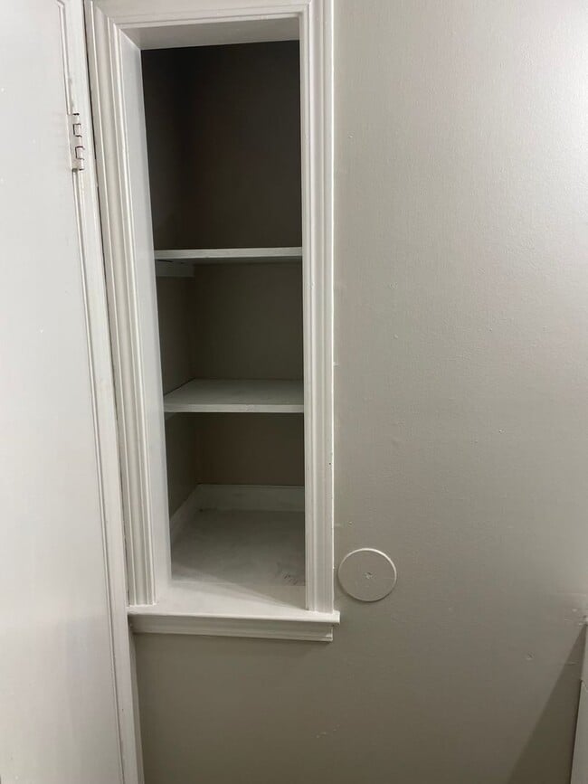 Building Photo - Remodeled 3 bedroom 2 bath