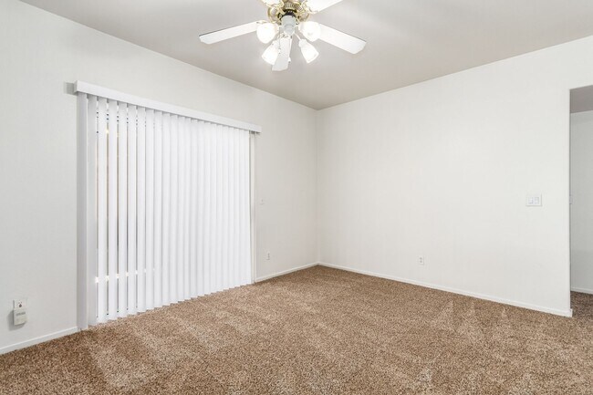 Building Photo - HCVP considered!  SAHARA & SLOAN AREA/ GAT...