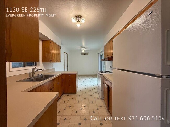 Building Photo - 1130 SE 225th-