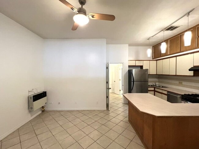 Building Photo - August 2026 Pre-Lease! One Bedroom on the Hill