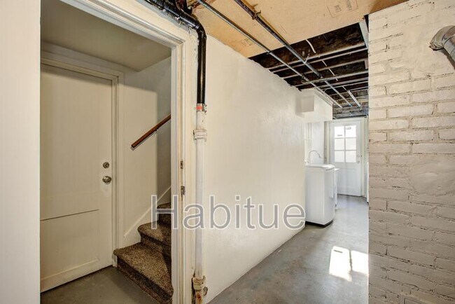 Building Photo - 1000 N 27th St