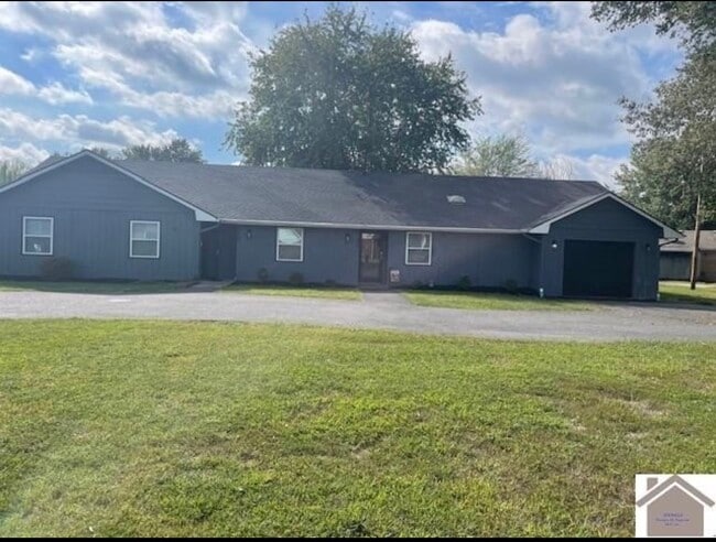 Building Photo - 135 Albany St