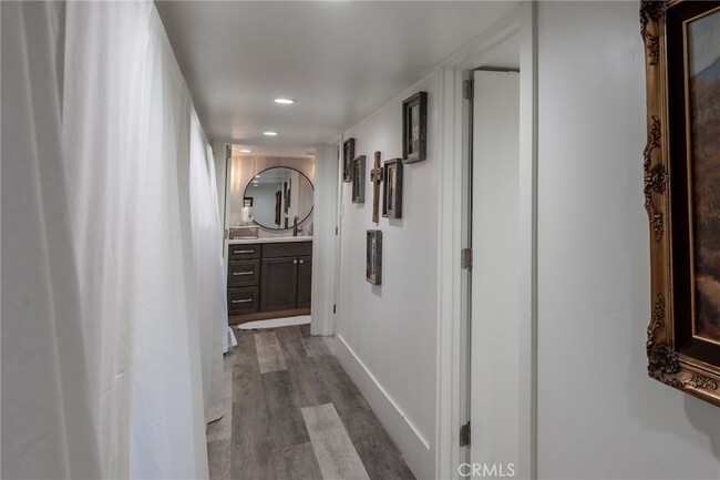 Building Photo - 1720 Vista Del Lago