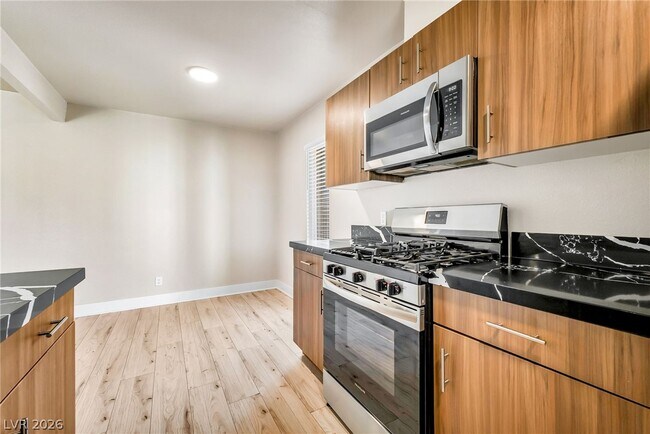 Building Photo - 1405 Vegas Valley Dr