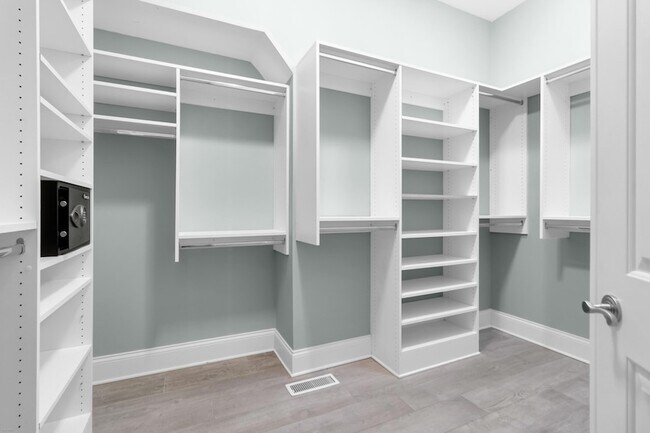 Building Photo - 612 Daggett St