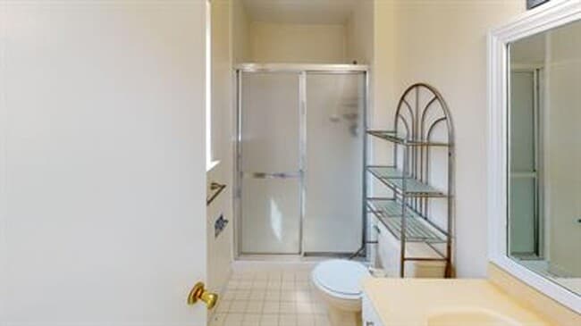 Building Photo - 2 Bedroom 2.5 Bath Townhouse