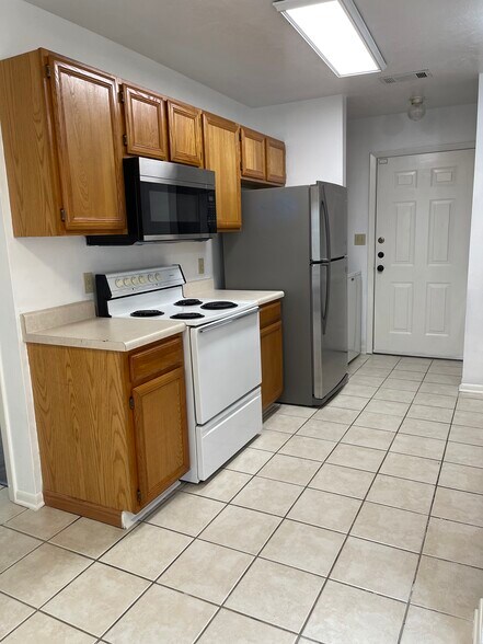Building Photo - 1205 Vinyard Ct