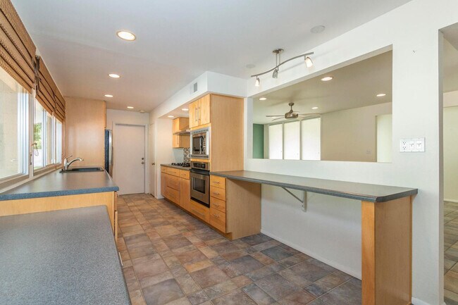 Building Photo - 10832 N 38th St