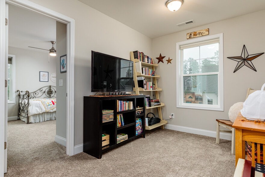 Building Photo - 205 Parrish Ln