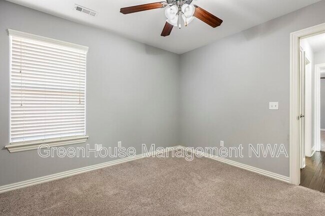 Building Photo - 4405 SW Eggersway Pl