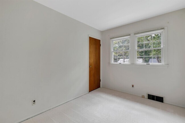 Building Photo - 640 S Sappington Rd