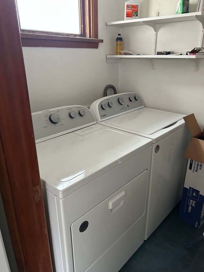 Building Photo - 436 7th Ave W