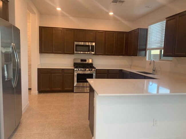 Building Photo - Newer home in most desirable home in Chandler, 3 Bed2 bath