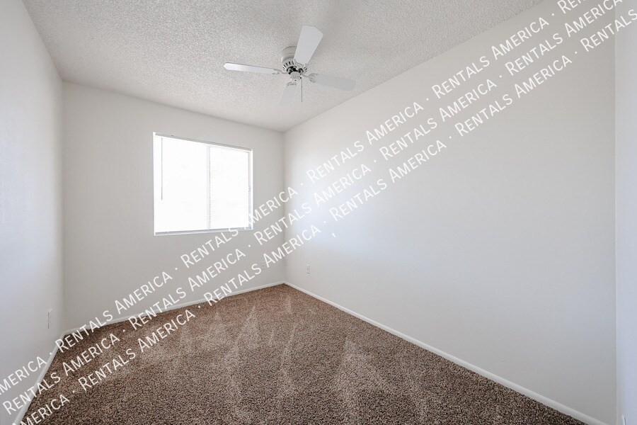 Building Photo - 6913 W Solano Dr N