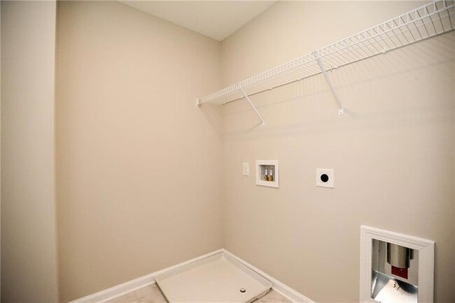 Building Photo - 648 Lansing Grove Way
