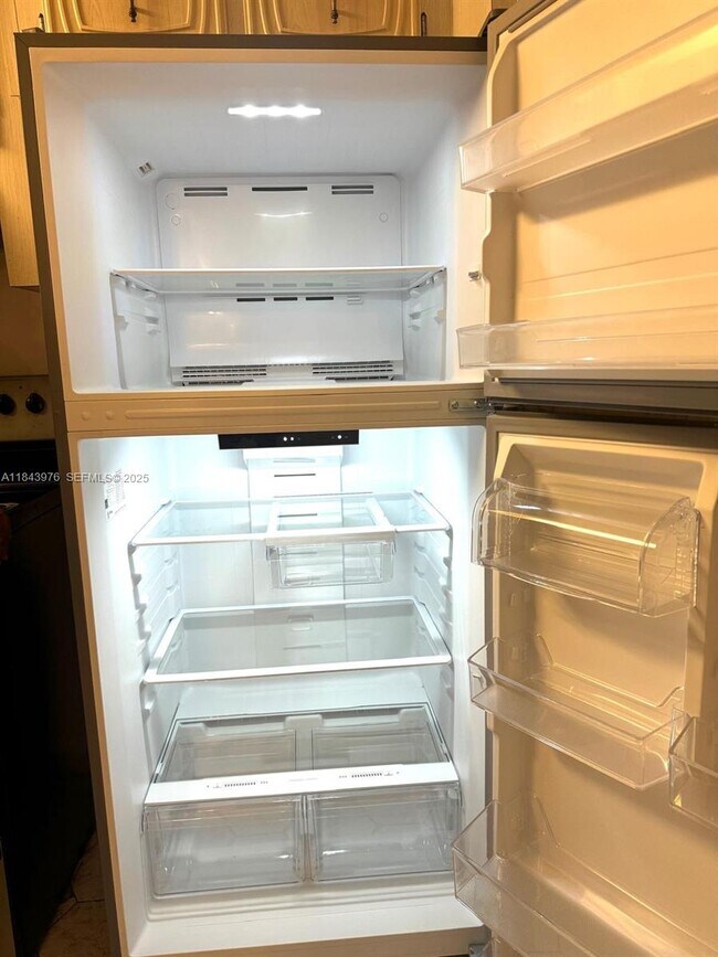 Building Photo - 2841 Somerset Dr