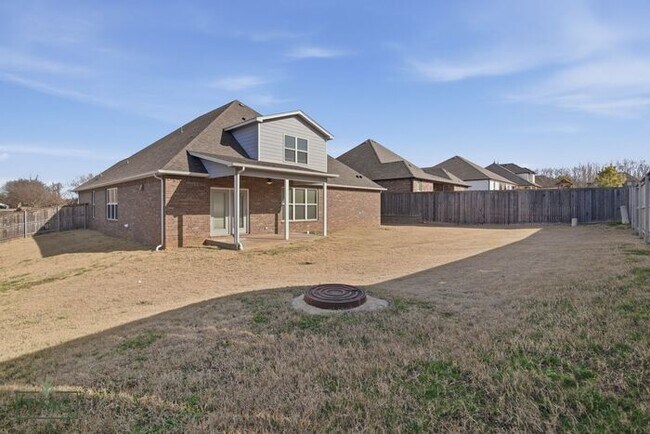 Building Photo - 3 Car Garage! Gorgeous 4/3.5/3 Luxury Home