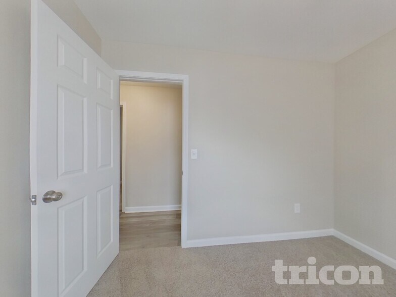 Building Photo - 359 River Trace Dr