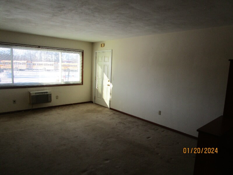 Building Photo - 744 N Webb Ave