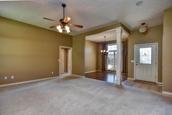 Building Photo - Executive Rental in Park Crest Meadows