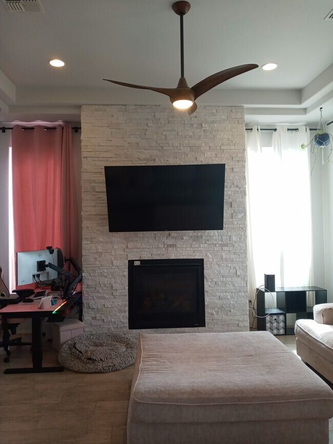 Building Photo - FOUR BEDROOM-SINGLE STORY-RIO RANCHO