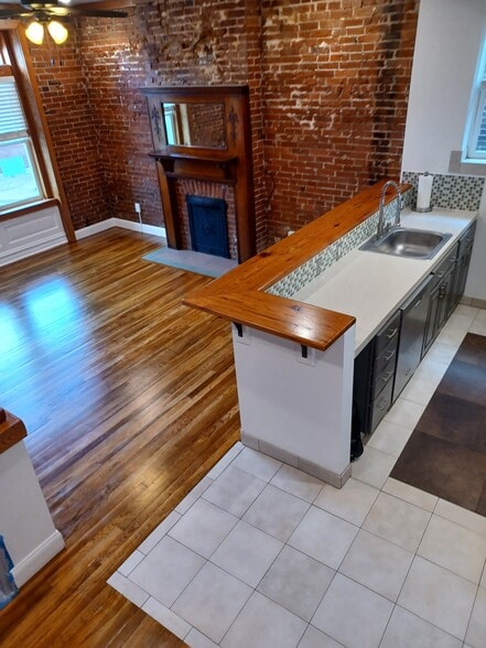 Building Photo - 4224 Chouteau Ave