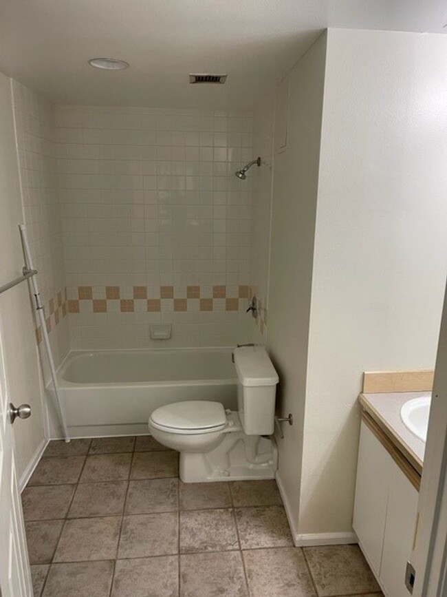 Building Photo - Upscale 1bd 1bath in Heart of Beltown With...
