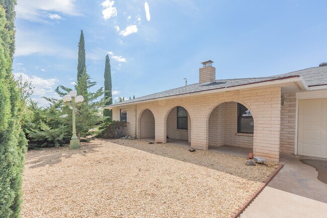 Primary Photo - 3 Bedroom 2 Bath Home