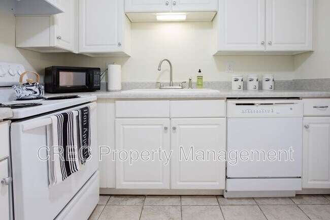 Building Photo - 637 Baytree Ct