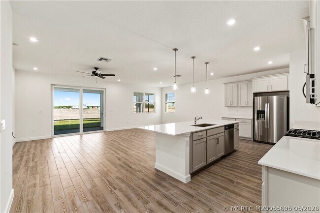 Building Photo - 14143 SW Safi Ter