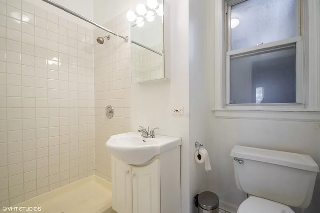 Bathroom 2 - 6042 N Kenmore Ave