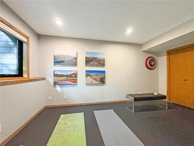 Building Photo - 13900 Hill Ridge Dr