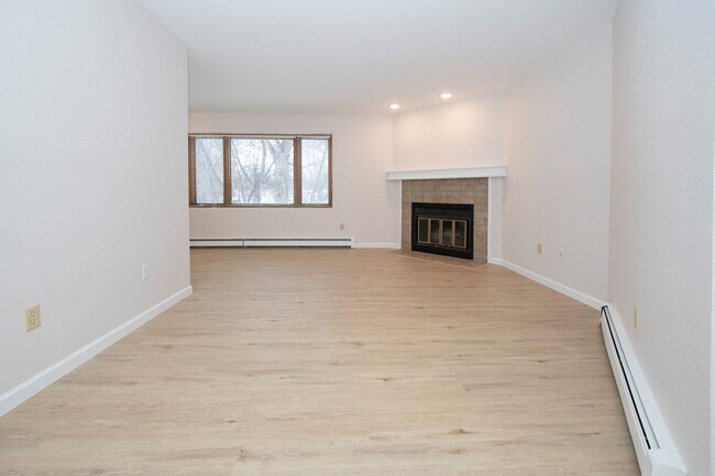 Building Photo - 7721 Mayfair Dr